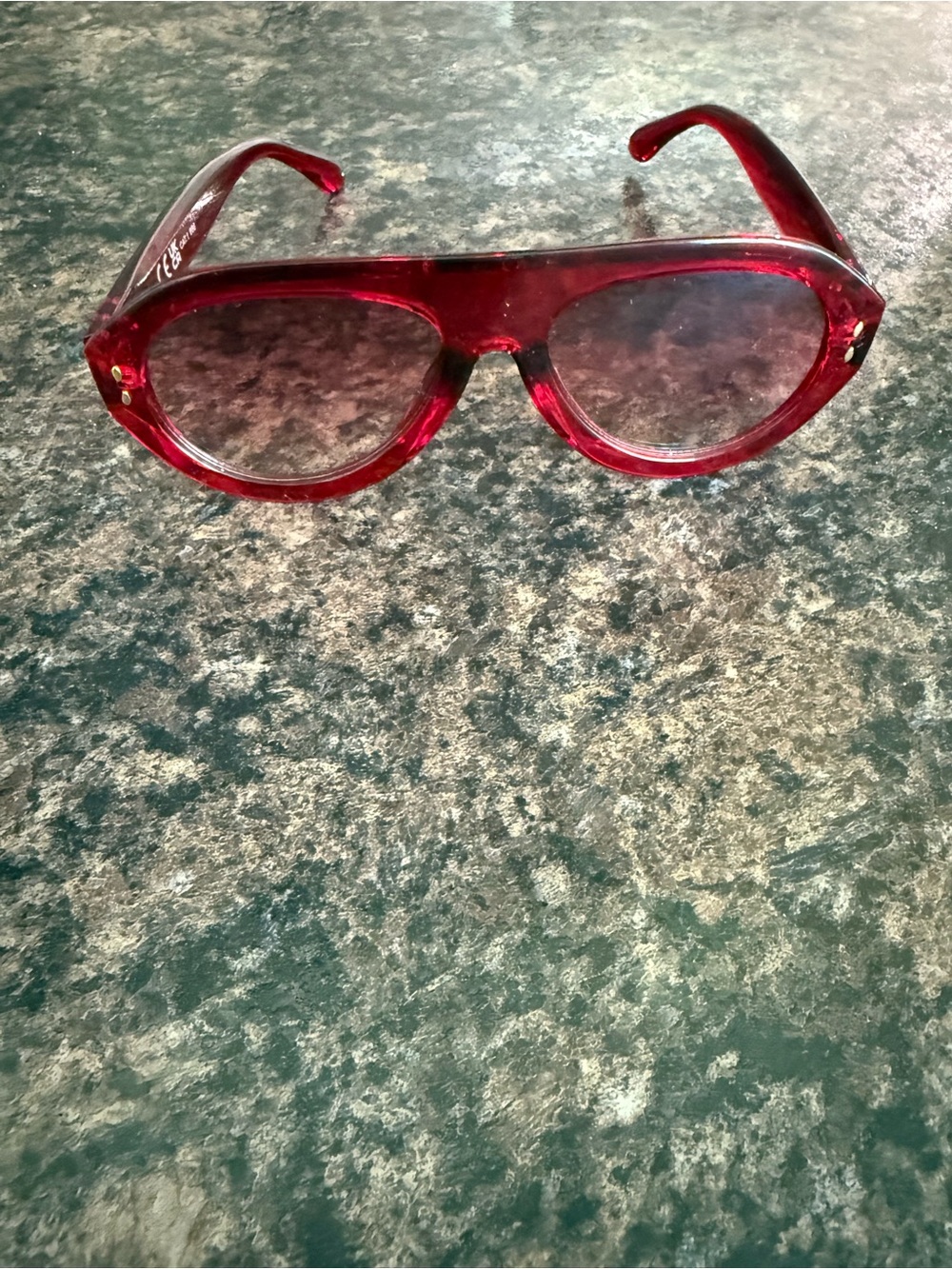 Vintage Red Women’s Sunglasses — Stylish Oversized Frames